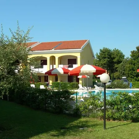 Apartment One Bedroom Flat In A With A Pool *