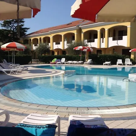 Apartment One Bedroom Flat In A With A Pool *