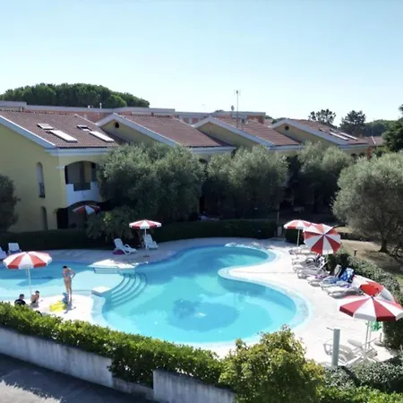 One Bedroom Flat In A With A Pool