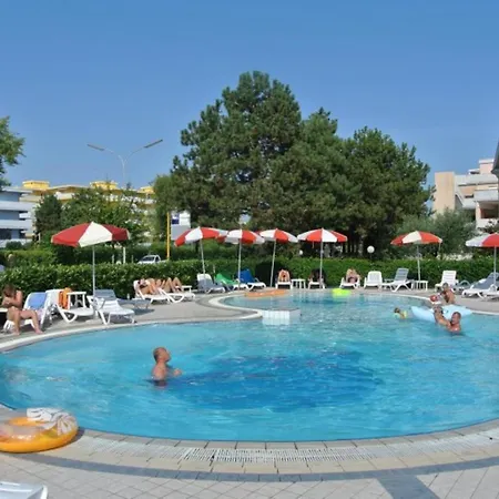 One Bedroom Flat In A With A Pool *