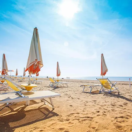 One Bedroom Flat In A With A Pool Apartment Bibione